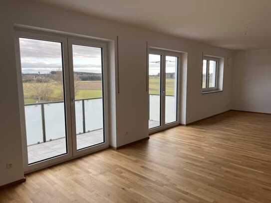 Erstbezug mit Balkon: Stilvolle 3-Raum-Wohnung