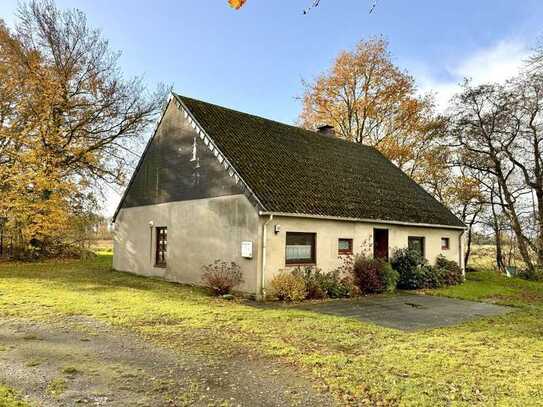 ToHuus Immobilien: solides Einfamilienhaus mit Weide in Alleinlage an der Wurster Nordseeküste ...