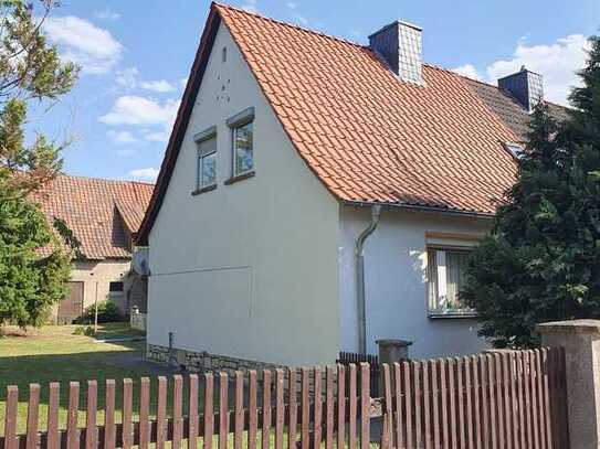 Doppelhaushälfte + Garage + Schuppen/Stall + Grundstück in Hedersleben