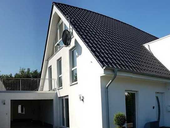 Hochwertige Doppelhaushälfte mit Garage und EBK in Angermund