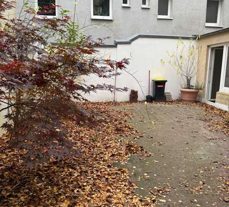 Sanierte Altbauwohnung mit großer Terrasse im Hinterhof - Schanzenlage!