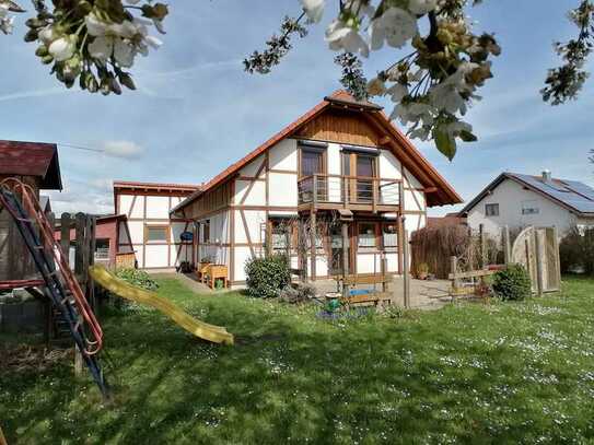 Die Alternative zum Neubau - freistehendes Einfamilienhaus mit sonnigem Garten!