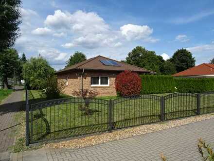 Attraktives und massives Einfamilienhaus im Bungalowstil in ruhiger Lage