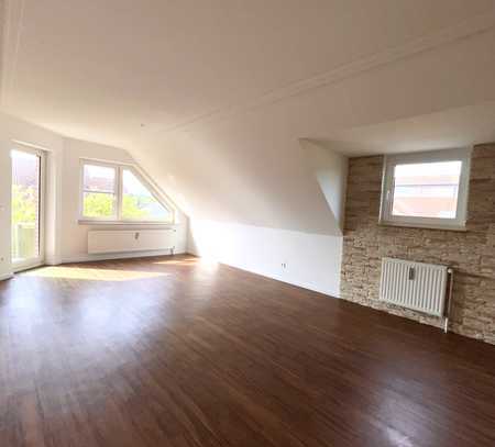 Sanierte 3-Zimmer-Dachgeschosswohnung mit Balkon, Einbauküche und Stellplatz in Osnabrück/Sutthausen