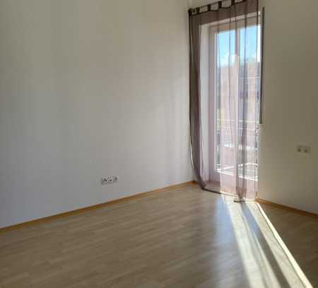 Geschmackvolle 3-Zimmer-Maisonette-Wohnung mit EBK in Rutesheim/Perouse