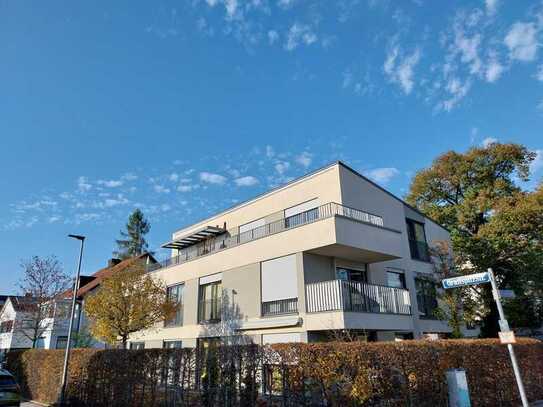 Traumhafte 4 Zimmer Dachterrassenwohnung in hervorragender Lage ( Erbpacht 58 Jahre )