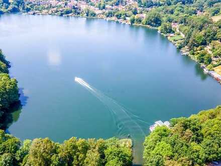 Wohnen auf dem Wasser: hochwertig ausgestattetes Hausboot mit ca. 110 qm WFL/NF und Liegeplatz