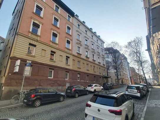 !Heusteig-Altbau: Ausblick,ruhig & zentral=1A-Lage,3 Zimmer,Veranda,EBK,TLB,WC separat,ÖPNV-nah,top!