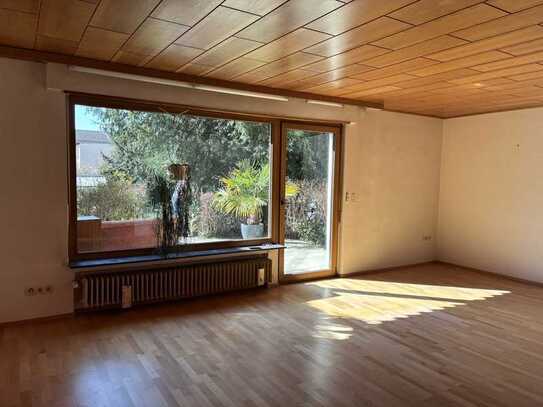Helle 4-Zimmer-Wohnung mit Terrasse in ruhiger Lage