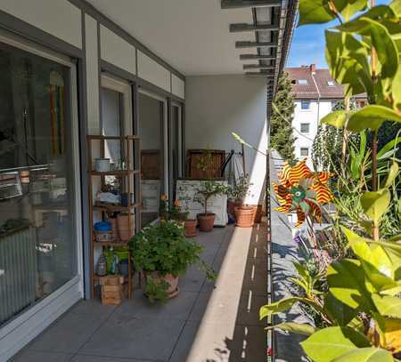 4-Zimmer-Wohnung mit zwei Balkonen und großen Fenstern in Neuenheim