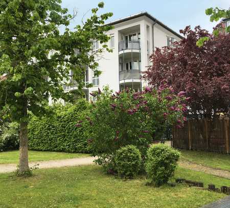 Lichtdurchflutete, gemütliche 2-Zimmer-Wohnung mit Balkon und TG am Stadtpark in Erding