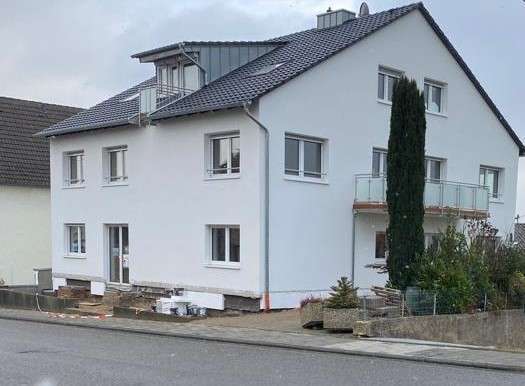 Offenes und sehr freundliches 2 Raum-Dachgeschossnest mit Fernblick sucht seinen Bewohner