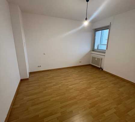 Schöne zentrale 2- Zimmer Wohnung direkt neben dem Campus!