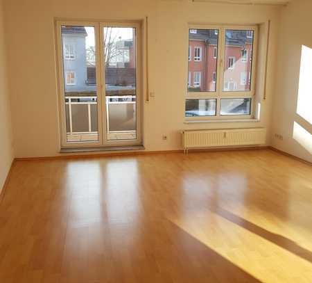 2 ZKB im Erdgeschoss mit EBK, Südbalkon und PKW-Stellplatz in Nordhausen zu vermieten !