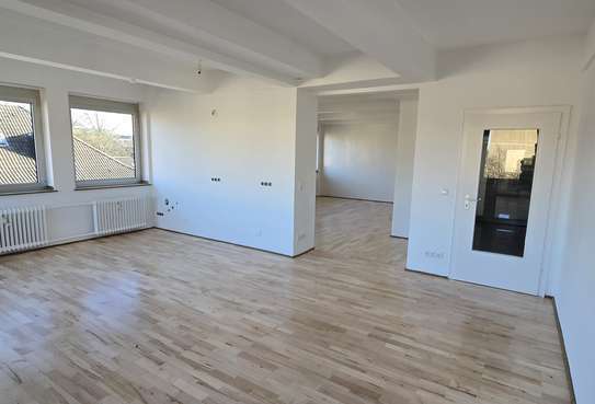 Großzügige, helle ca. 170qm: 5 Zimmer Wohnung mit Balkon, 4.OG, Aufzug in Rüttenscheid