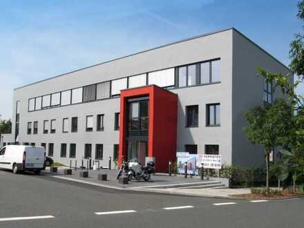 Bürogebäude mit 3.000 m2 Gesamtmietfläche 1.000 m2 auf einer Ebene