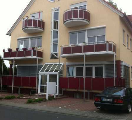 Stilvolle 3-Raum-Maisonette-Wohnung mit Balkon und Einbauküche in Niedernberg