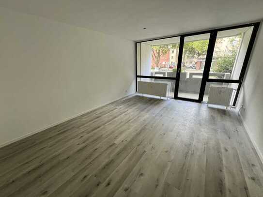 Frisch renovierte, u. helle 3 Zim. Wohnung (Balkon, Vollbad) sucht solvente Mieter