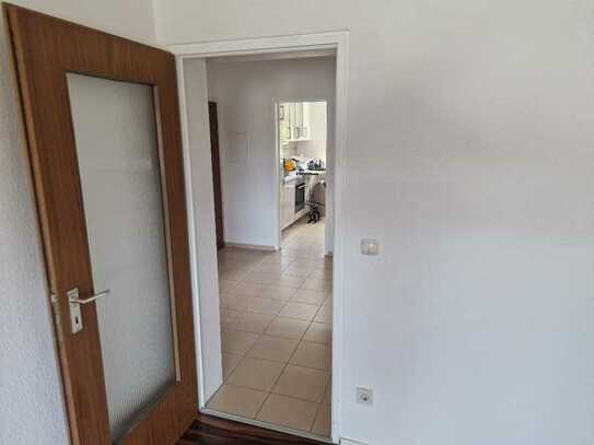 Attraktive und gepflegte 3-Raum-Wohnung mit Balkon und EBK in Zirndorf