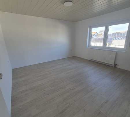 Vielseitig nutzbare Gewerbeeinheit mit 4 Zimmer, Küche, Toilette, Bad und opt. Kellerraum