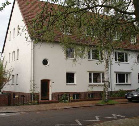 2-Zimmer-Dachgeschosswohnung in ruhiger Lage, EBK, Balkon, Keller in Hannover, Pelikanviertel