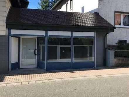 Gewerbe an einer belebten Straße
