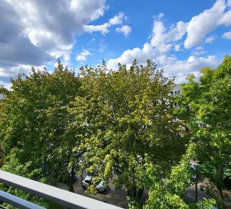 Helle 2-RW mit sonnigem Balkon - ideal für Singles oder Pärchen - Tageslichtbad - separate Küche