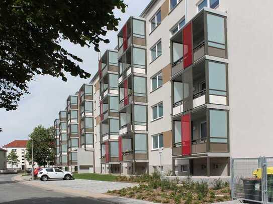 Große 4-Raum-Wohnung mit bodengleicher Dusche, Wanne und Balkon!