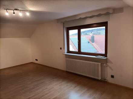 Gepflegte Wohnung mit drei Zimmern und Balkon in Loffenau