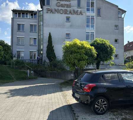 **Ehemaliges Hotel auf großzügigem Grundstück**