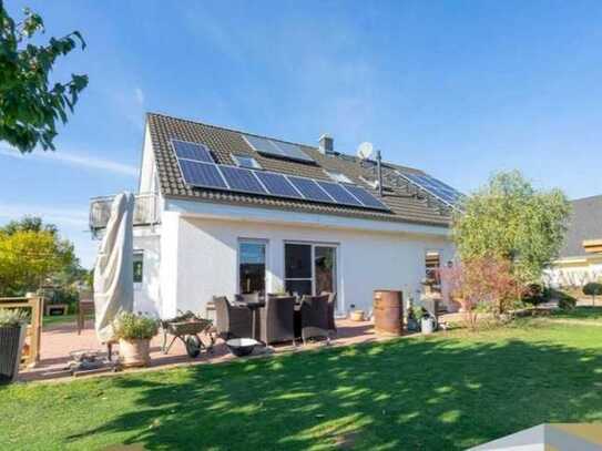 Modernes Einfamilienhaus mit PV-Anlage, 7 Zimmern & Doppelwohnoption