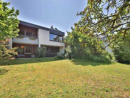 Die begehrteste Straße im Villengebiet Waldburg: Charmanter Bungalow mit großem Grundstück