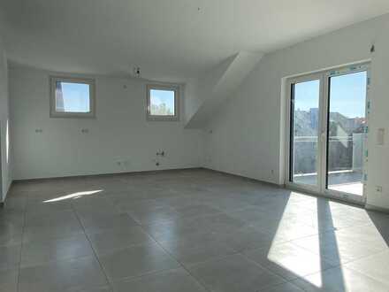 helle, gemütliche 3 Zimmer DG Wohnung