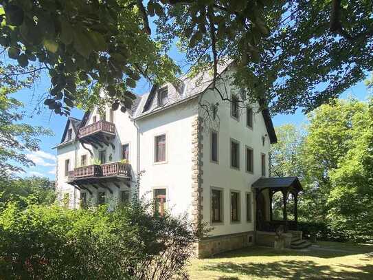 Gemütliche Dachgeschosswohnung in einer sehr ruhig gelegenen Villa auf dem Weißen Hirsch