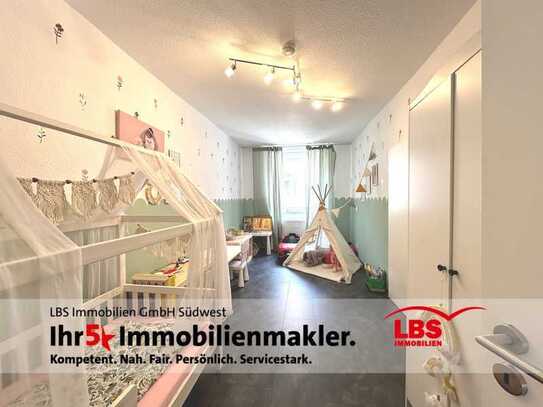 Moderne 4 Zimmerwohnung mit Stellplatz, Küche u. Balkon