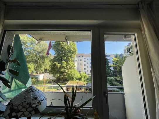 Schöne Single Wohnung mit Balkon