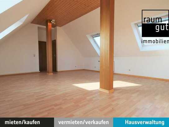1-Zimmer Dachgeschosswohnung mit Charme in der Nähe vom Schillerplatz in Mönchengladbach