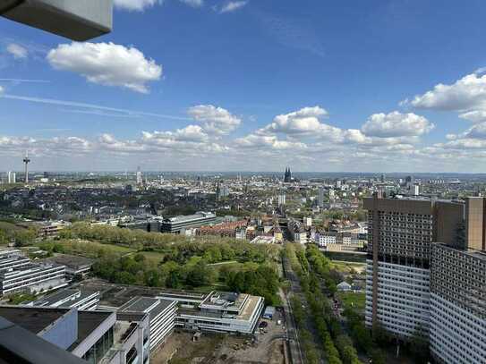 Trendviertel Köln; Weitblick vom 36. OG über den Dächern bis zum Dom