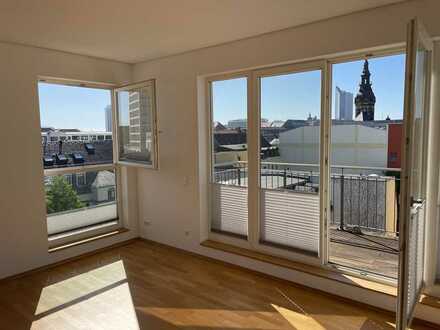 BEZUGSFREI! 4-Zimmer-Maisonette-Wohnung mit Dachterrasse, Balkon und Stellplatz im Ring-Messehaus