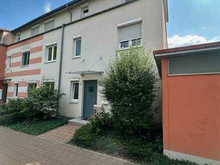 Reihenendhaus in zentraler Lage von Neuendettelsau
