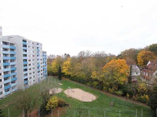 Leerstehende umgebaute 3-Zimmerwohnung mit separaten Stellplatz