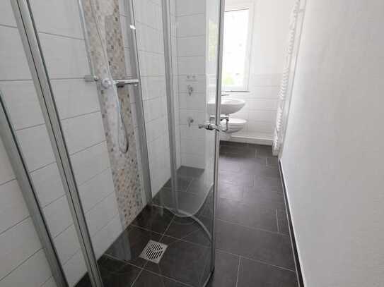 Auch ohne Badekappe Duschspaß garantiert…helle 2-RW mit bodengleicher Dusche im EG!!!
