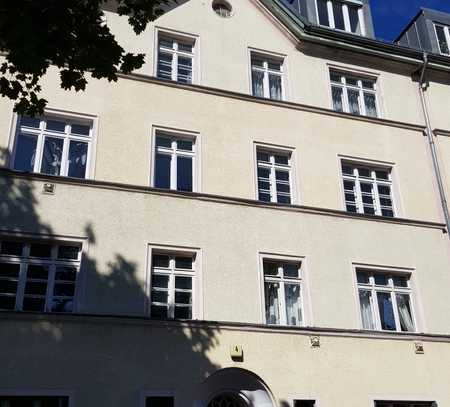 Bezugsfreie 2,5-Zimmer-Wohnung mit Balkon in Berlin Treptow