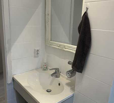 Schöne, zentrale 2er- WG - frisch renovierte 10qm Zimmer - gut geschnittene 34qm Wohnung