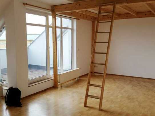 Gut geschnittene 1-Raum-DG-Wohnung mit Einbauküche und Balkon in Bernau