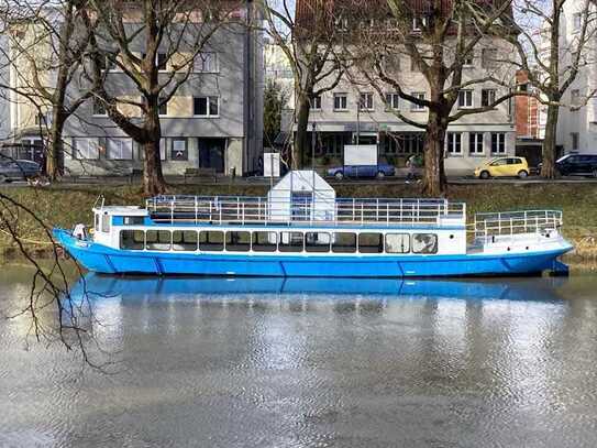 Fest liegendes Caféschiff incl Anleger