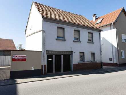 Renovierungsbedürftiges Einfamilienhaus mit Garage & Terrasse