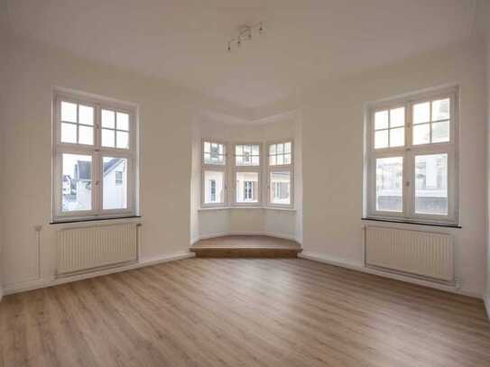 Traumhaft schöne Altbauwohnung mitten in Brühl - Erstbezug mit neuer Einbauküche und Balkon