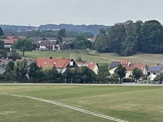 Sonniges Grundstück mit Bergblick