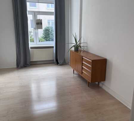 Schöne und helle 4-Raum-Wohnung mit EBK und Balkon in Braunschweig